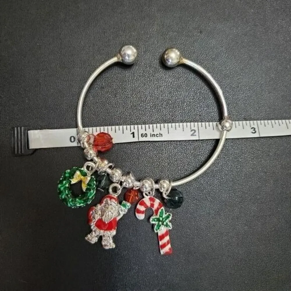 Silver tone child's holiday charm bracelet 6.25